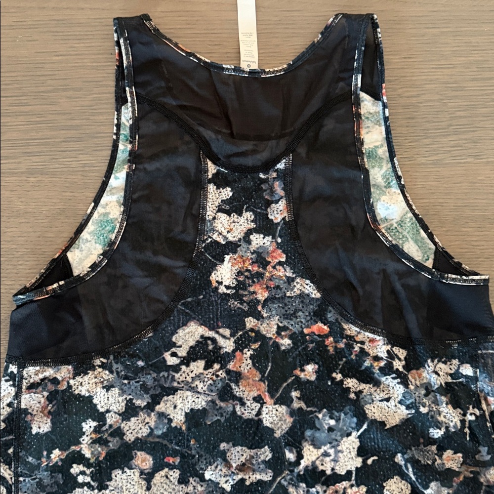 Lululemon - Picture 3 of 3